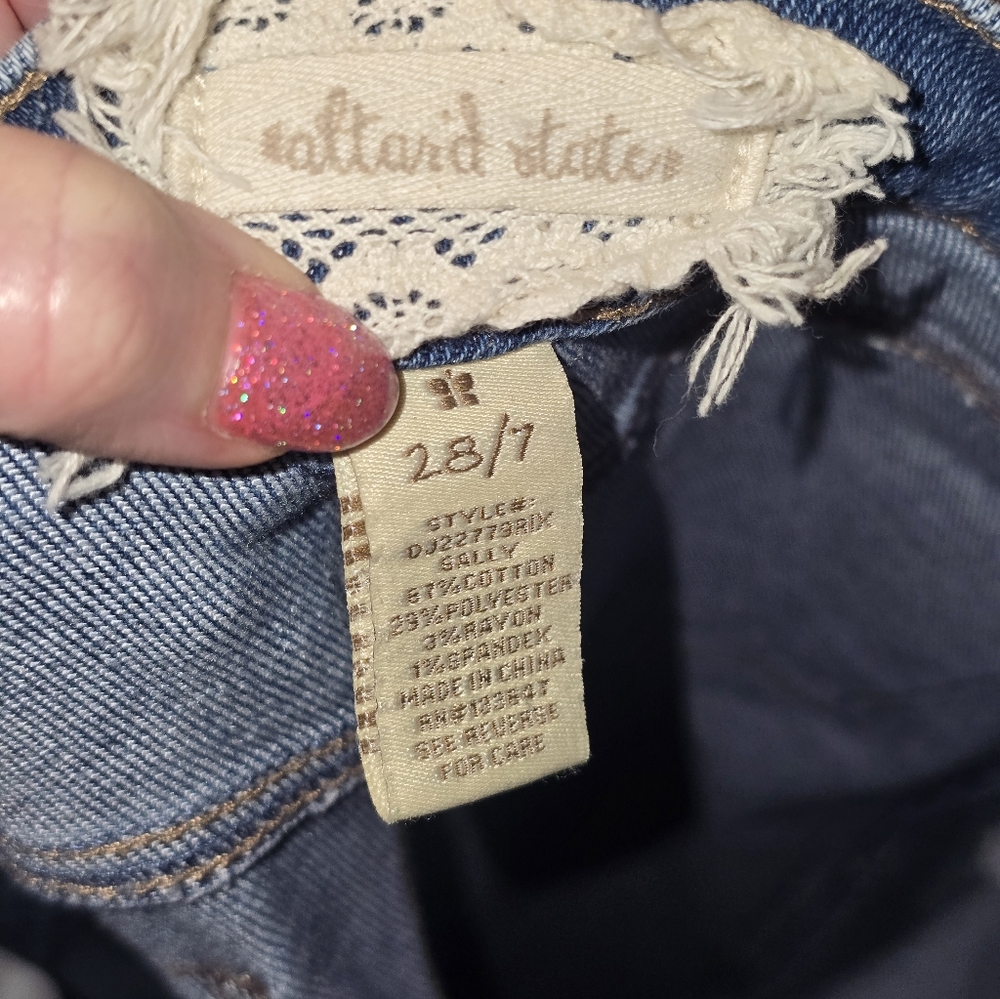 Altar'd State Straight Leg Distresses SALLY style, Stretch Jeans Size 7 - Picture 7 of 11